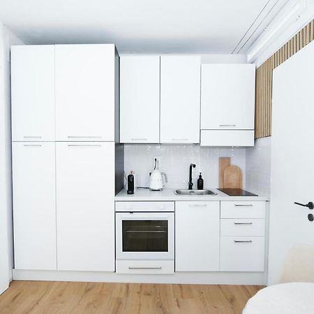 Bright Tiny Studio - Shared Pool & Sauna - Free Parking - Air Condition Muralto Extérieur photo