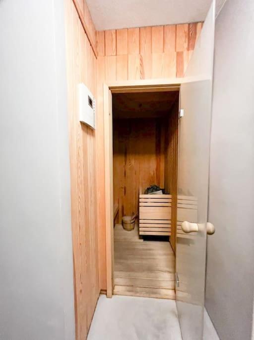 Bright Tiny Studio - Shared Pool & Sauna - Free Parking - Air Condition Muralto Extérieur photo