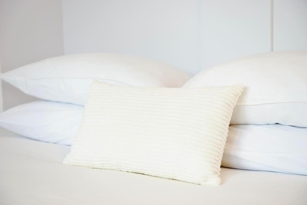 Bright Tiny Studio - Shared Pool & Sauna - Free Parking - Air Condition Muralto Extérieur photo