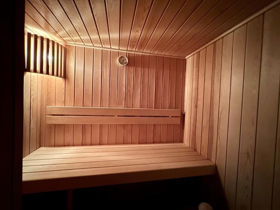 Bright Tiny Studio - Shared Pool & Sauna - Free Parking - Air Condition Muralto Extérieur photo